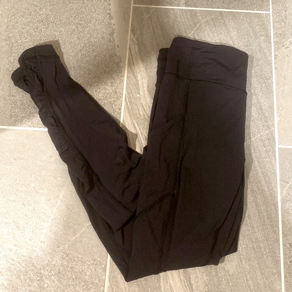 Lululemon | Black Leggings w/ Ruched Ankles | Size 4 - Picture 3 of 7